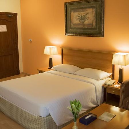 Hotel Le Royal Express Salmiya Exterior foto