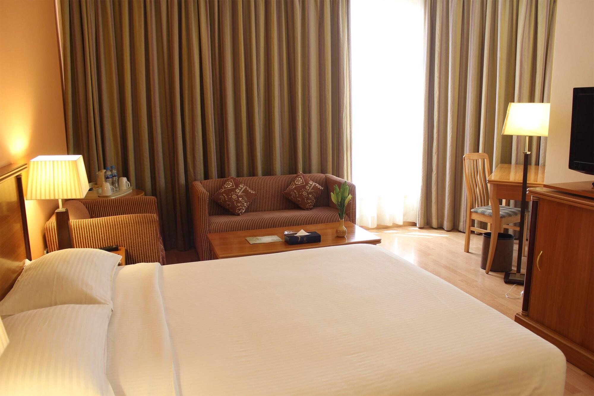 Hotel Le Royal Express Salmiya Exterior foto