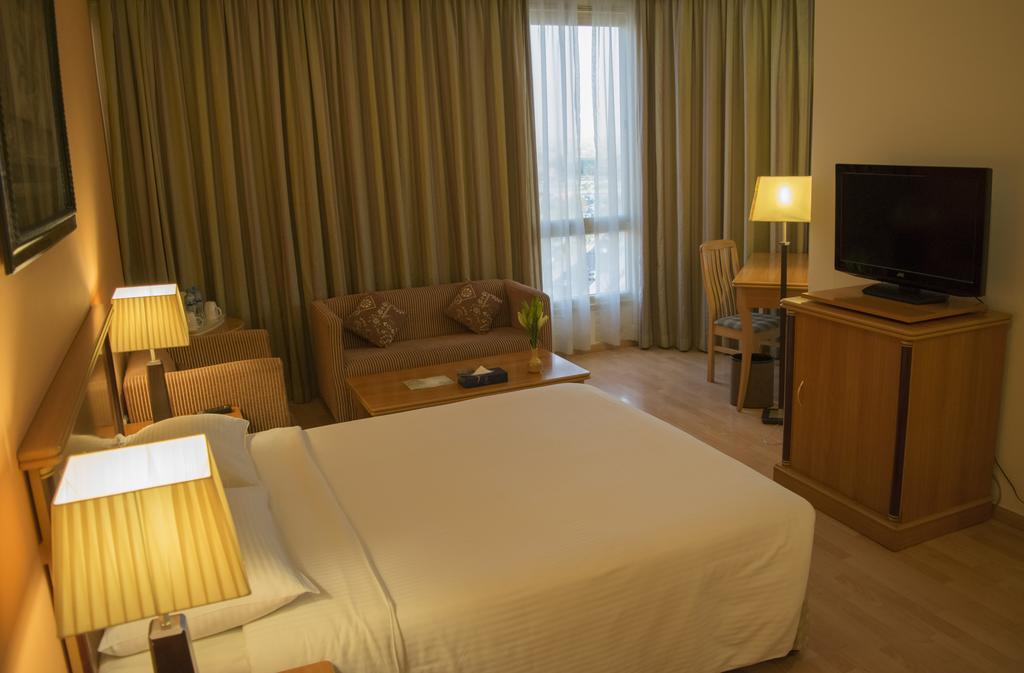 Hotel Le Royal Express Salmiya Exterior foto