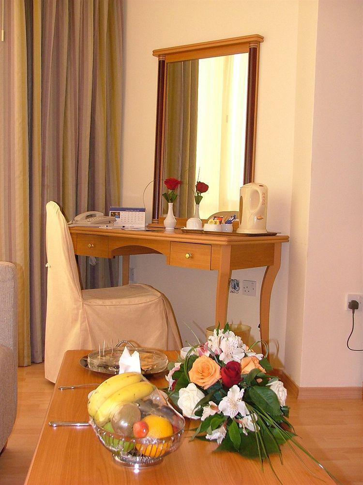 Hotel Le Royal Express Salmiya Exterior foto