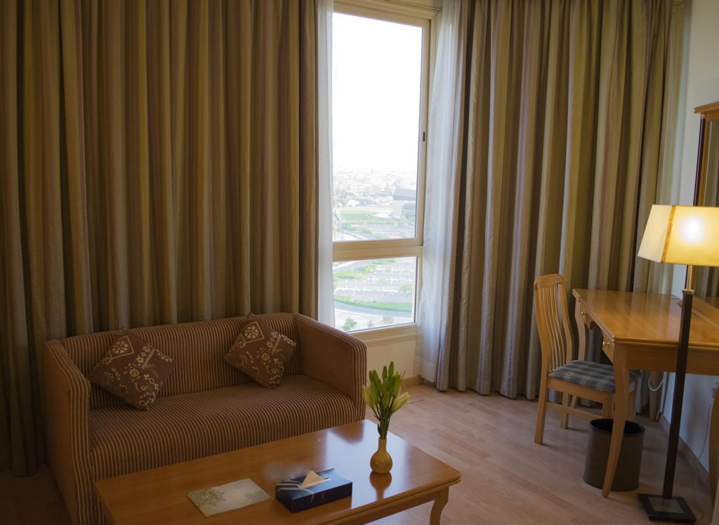 Hotel Le Royal Express Salmiya Exterior foto